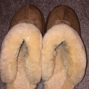 UGG SLIPPERS